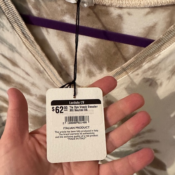 New Collection Tie Dye V-Neck Sweatshirt - Picture 8 of 8